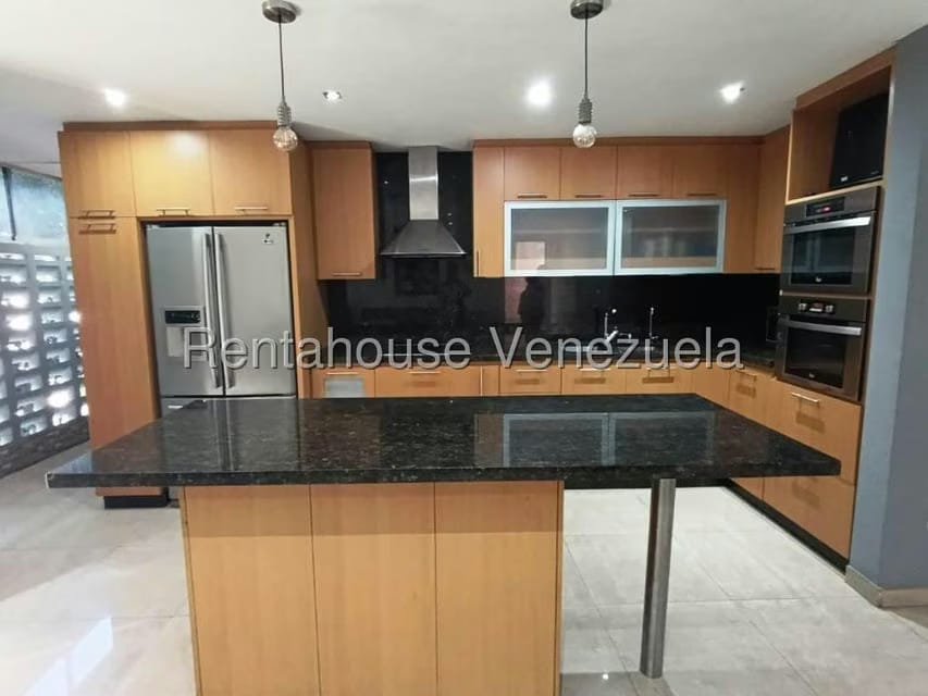 Apartamento (1 Nivel) en Alquiler en Los Palos Grandes, Distrito Metropolitano - 15