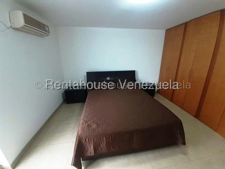 Apartamento (1 Nivel) en Alquiler en Los Palos Grandes, Distrito Metropolitano - 18