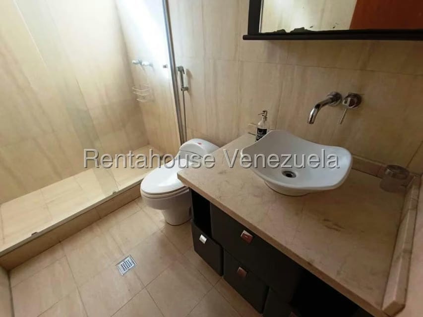 Apartamento (1 Nivel) en Alquiler en Los Palos Grandes, Distrito Metropolitano - 20