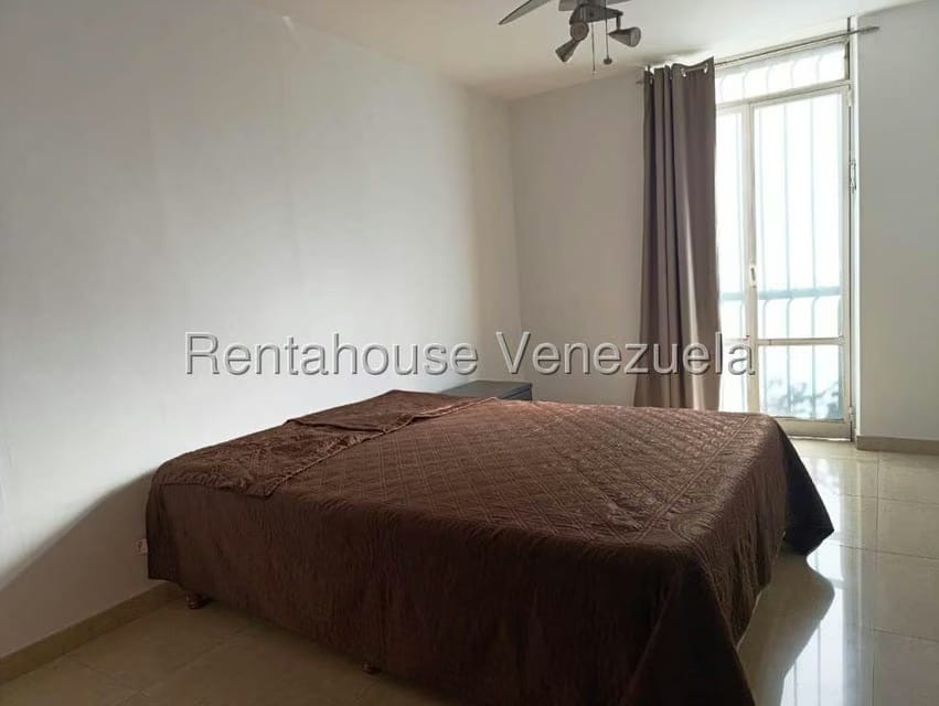 Apartamento (1 Nivel) en Alquiler en Los Palos Grandes, Distrito Metropolitano - 22