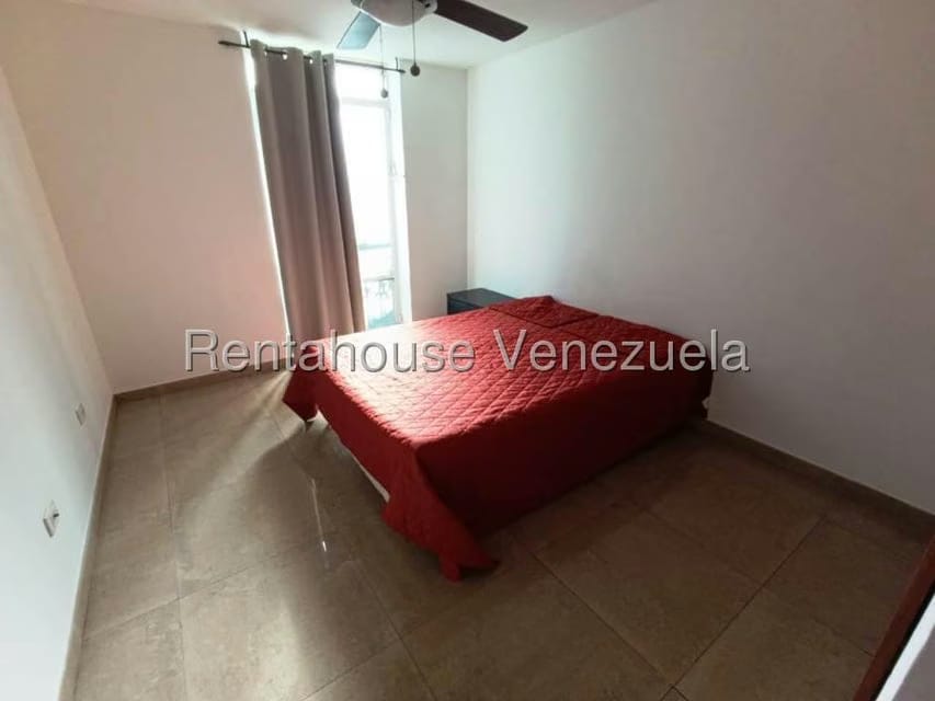 Apartamento (1 Nivel) en Alquiler en Los Palos Grandes, Distrito Metropolitano - 23