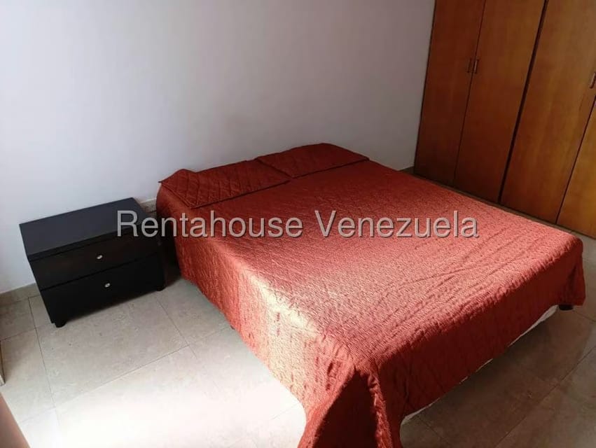 Apartamento (1 Nivel) en Alquiler en Los Palos Grandes, Distrito Metropolitano - 24