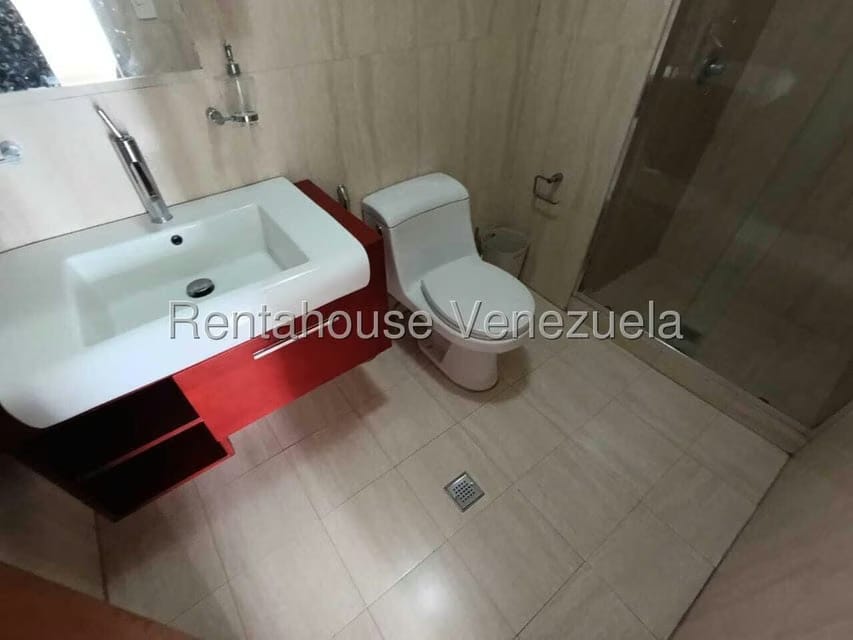 Apartamento (1 Nivel) en Alquiler en Los Palos Grandes, Distrito Metropolitano - 25