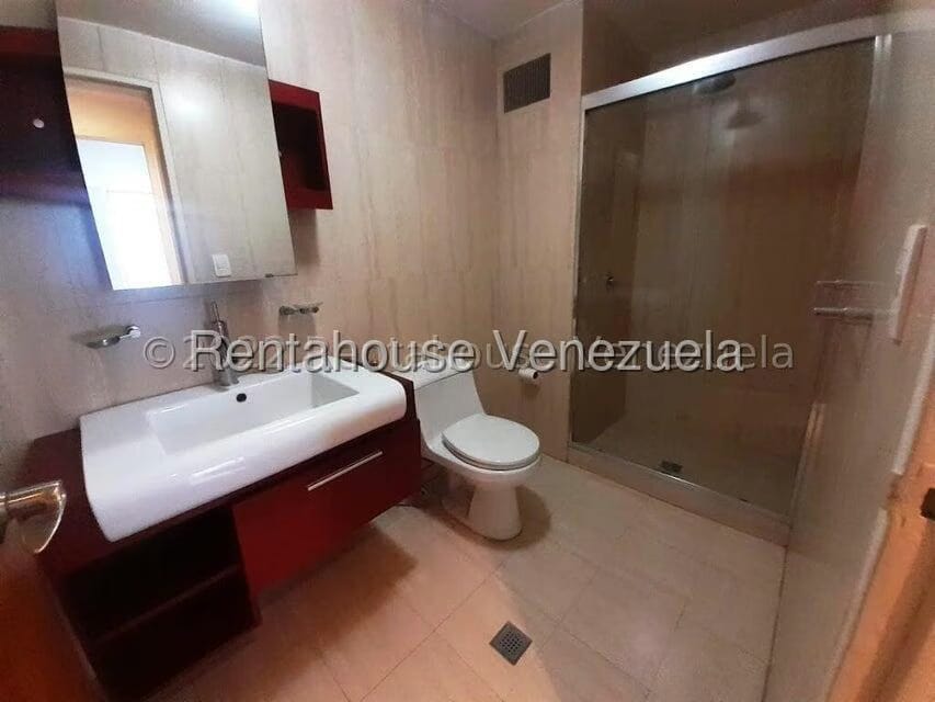 Apartamento (1 Nivel) en Alquiler en Los Palos Grandes, Distrito Metropolitano - 26
