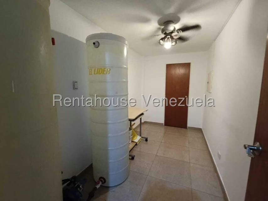 Apartamento (1 Nivel) en Alquiler en Los Palos Grandes, Distrito Metropolitano - 28