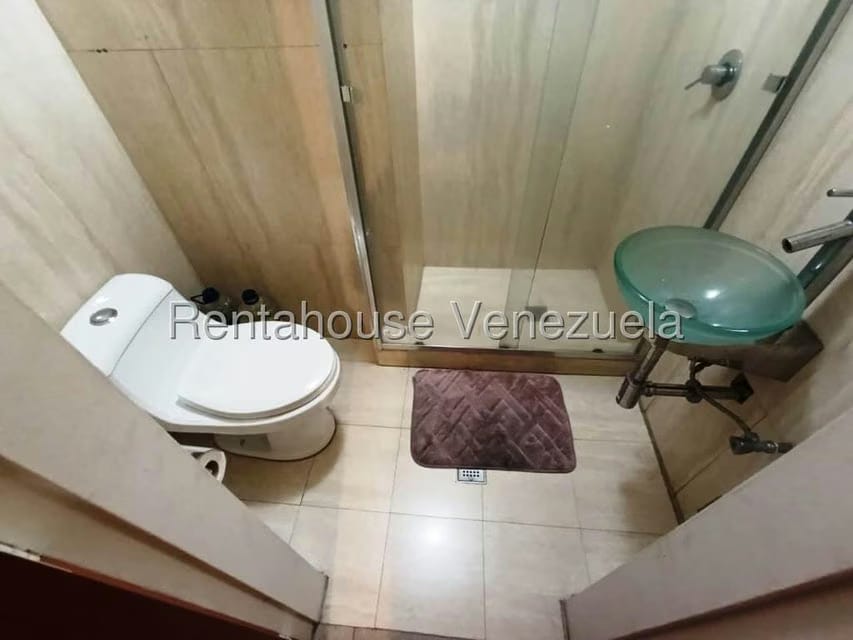 Apartamento (1 Nivel) en Alquiler en Los Palos Grandes, Distrito Metropolitano - 29