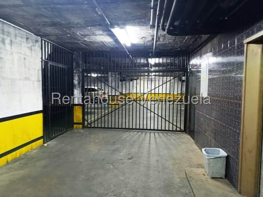 Apartamento (1 Nivel) en Alquiler en Los Palos Grandes, Distrito Metropolitano - 30