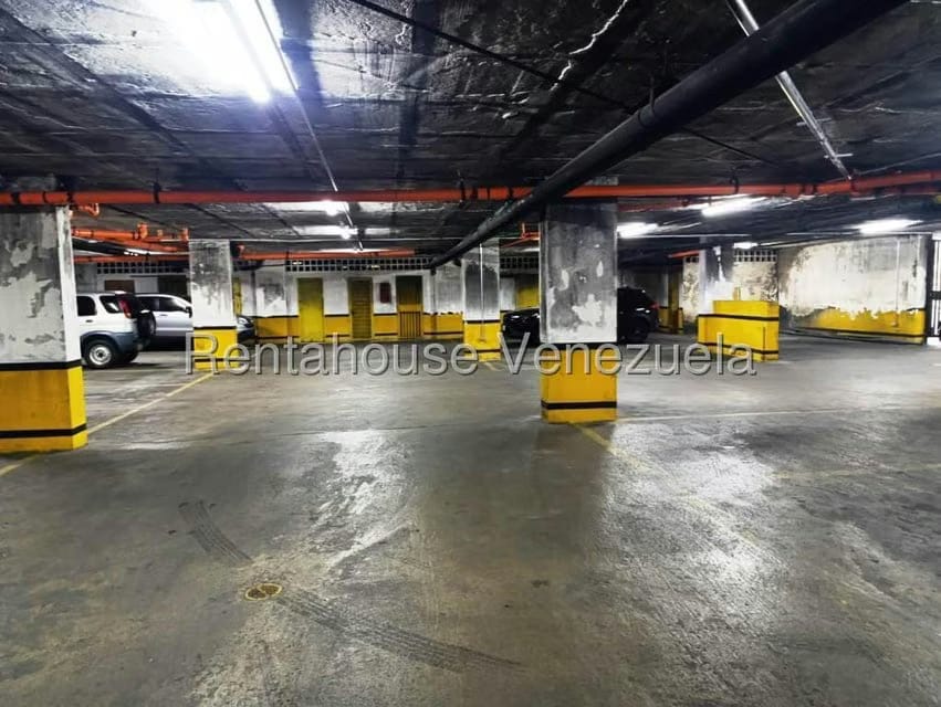 Apartamento (1 Nivel) en Alquiler en Los Palos Grandes, Distrito Metropolitano - 31