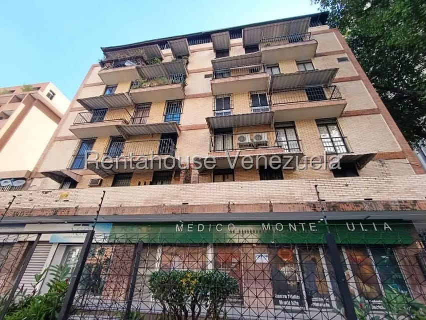 Apartamento (1 Nivel) en Alquiler en Los Palos Grandes, Distrito Metropolitano - 33