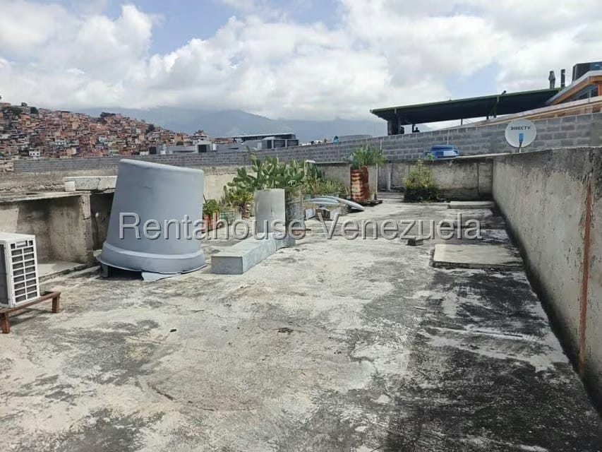 Casa (Multipes Niveles) en Venta en Cementerio, Distrito Metropolitano - 28