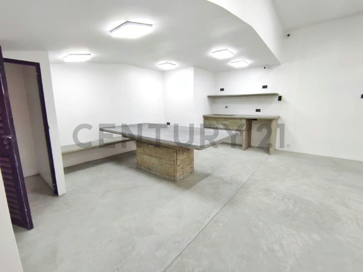 Local en alquiler para concesionario de vehículos - 12