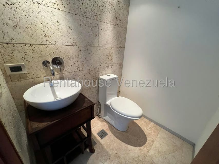 Apartamento (1 Nivel) en Alquiler en Los Naranjos del Cafetal, Distrito Metropolitano - 28