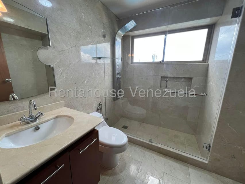 Apartamento (1 Nivel) en Alquiler en Los Naranjos del Cafetal, Distrito Metropolitano - 47