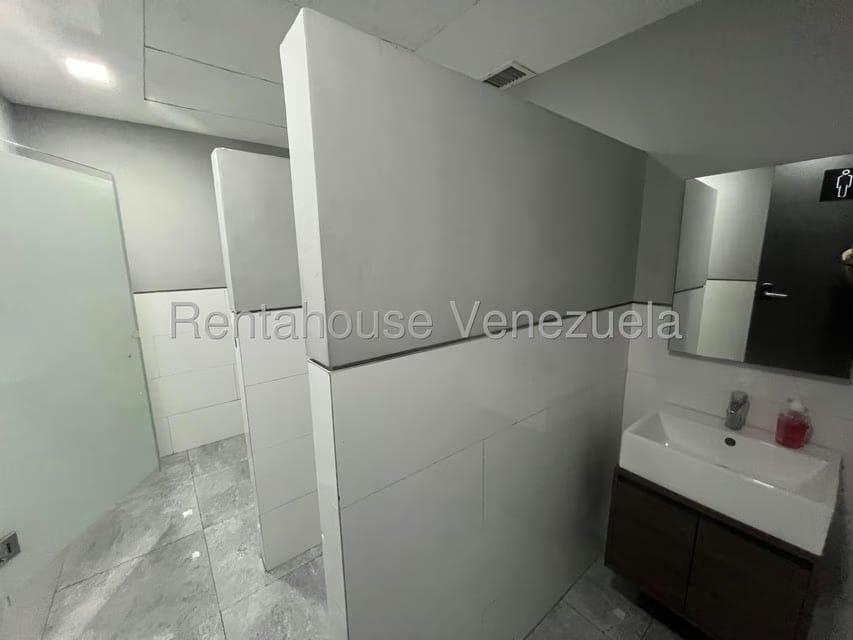 Comercial (Oficina) en Alquiler en Cerro Verde, Distrito Metropolitano - 15