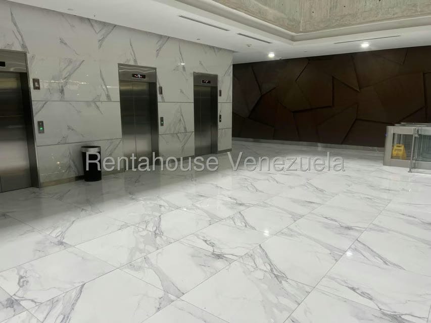 Comercial (Oficina) en Alquiler en Cerro Verde, Distrito Metropolitano - 7