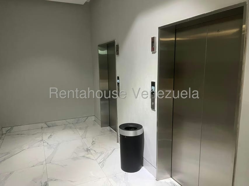 Comercial (Oficina) en Alquiler en Cerro Verde, Distrito Metropolitano - 8