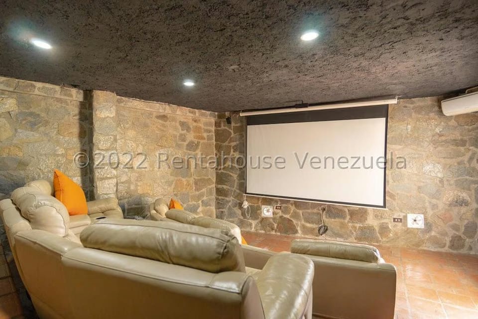 Casa (Multipes Niveles) en Venta en El Hatillo, Distrito Metropolitano - 35