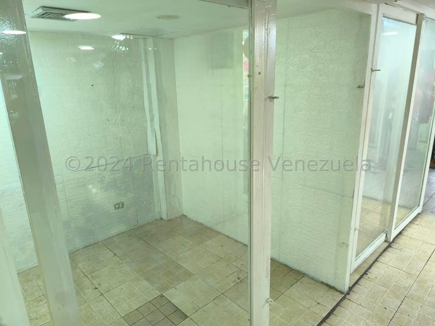 Comercial (Local Comercial) en Alquiler en Parroquia La Candelaria, Distrito Metropolitano - 2