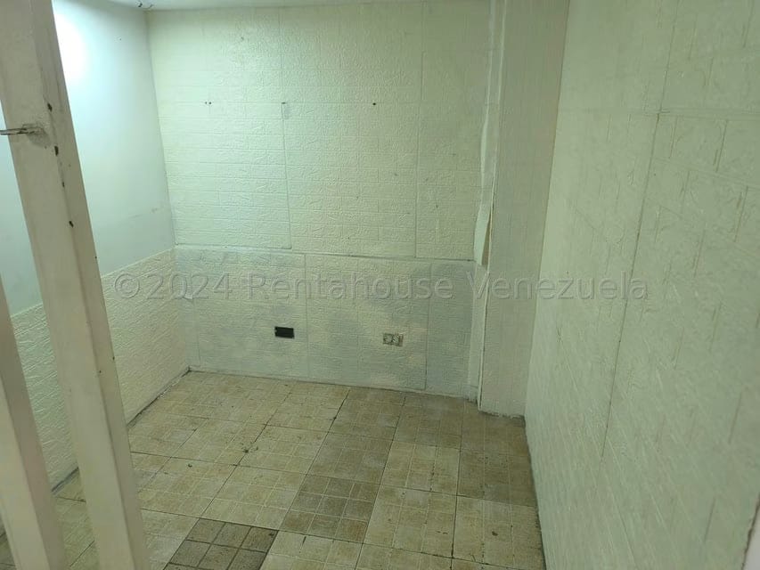 Comercial (Local Comercial) en Alquiler en Parroquia La Candelaria, Distrito Metropolitano - 3