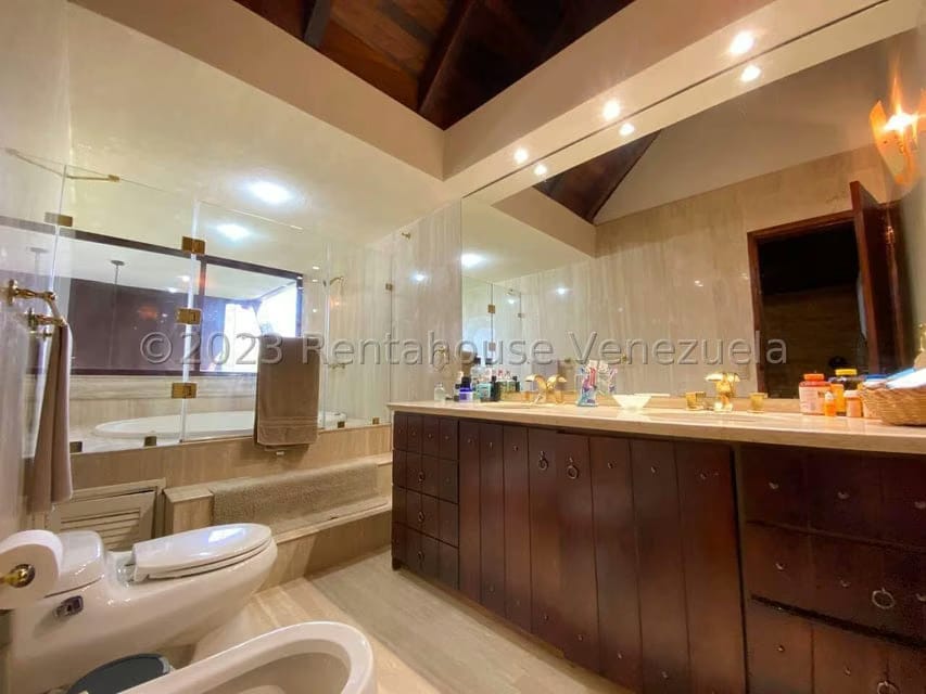 Casa (Multipes Niveles) en Venta en La Lagunita Country Club, Distrito Metropolitano - 31
