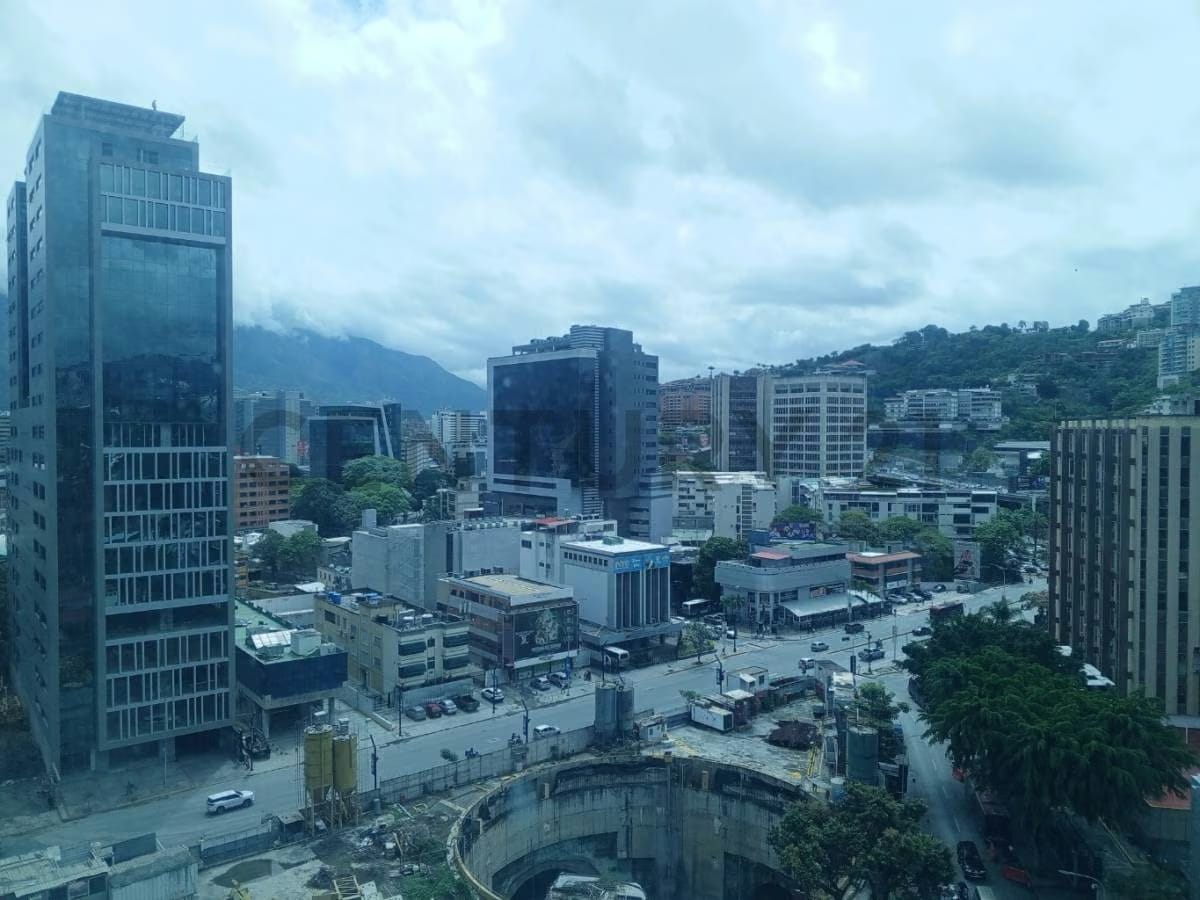 Excelencia y Amplitud: 204 M2 de vision corporativa en Torre Guayana. - 13