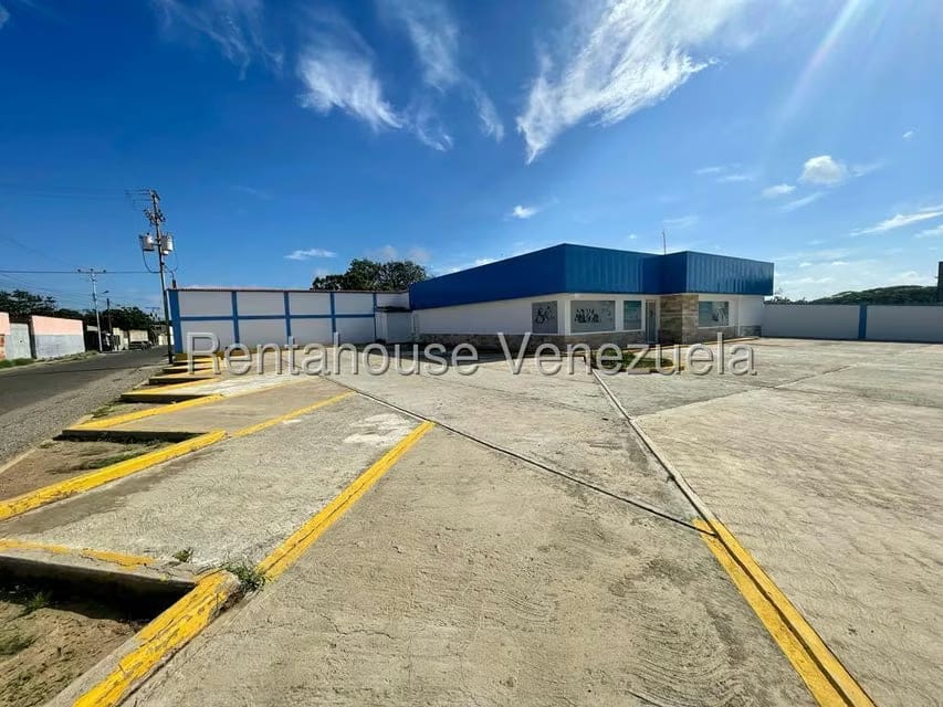 Comercial (Local Comercial) en Venta en Punto Fijo, Falcon - 2