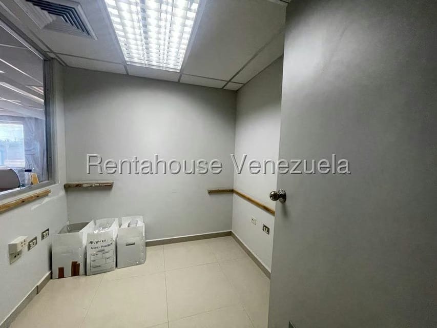 Comercial (Local Comercial) en Venta en Punto Fijo, Falcon - 24