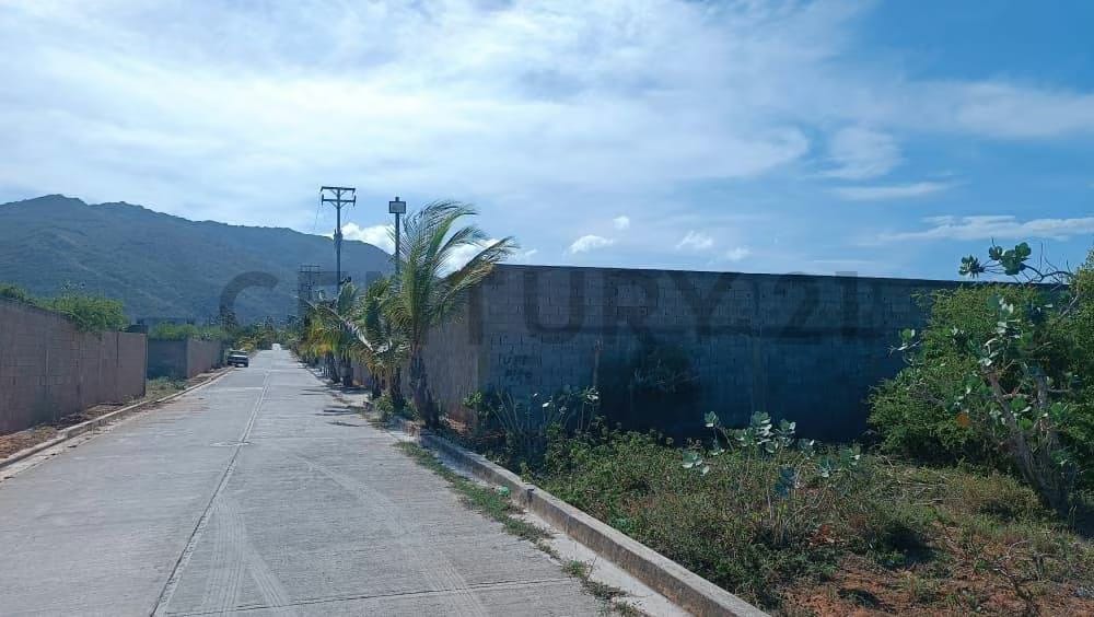 Terreno en Venta en La Exclusiva Playa El Agua Lote ideal para invertir.