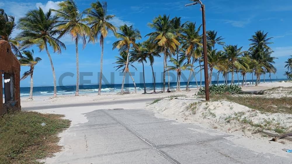 Terreno en Venta en La Exclusiva Playa El Agua Lote ideal para invertir. - 2