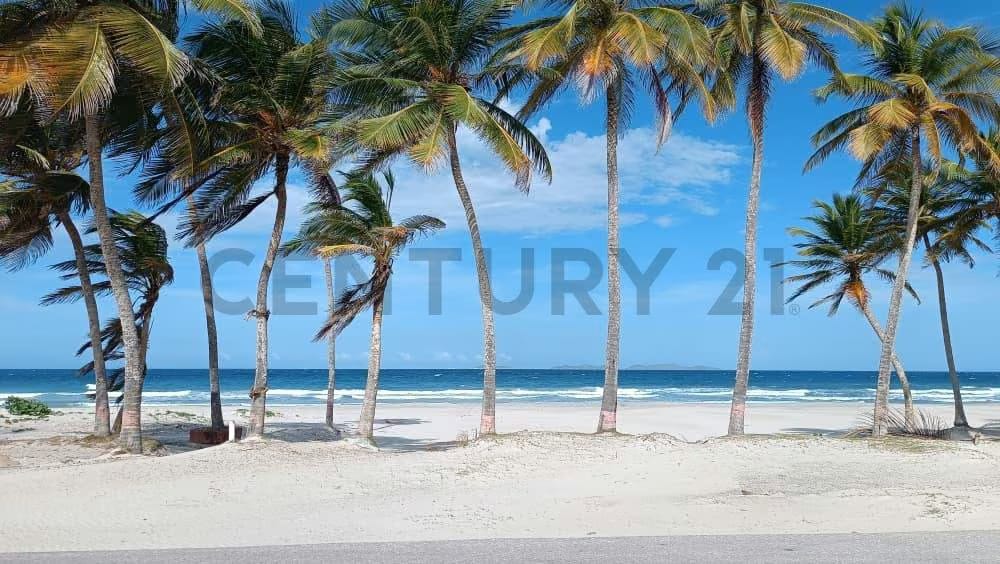 Terreno en Venta en La Exclusiva Playa El Agua Lote ideal para invertir. - 14