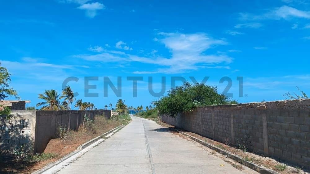Terreno en Venta en La Exclusiva Playa El Agua Lote ideal para invertir. - 4
