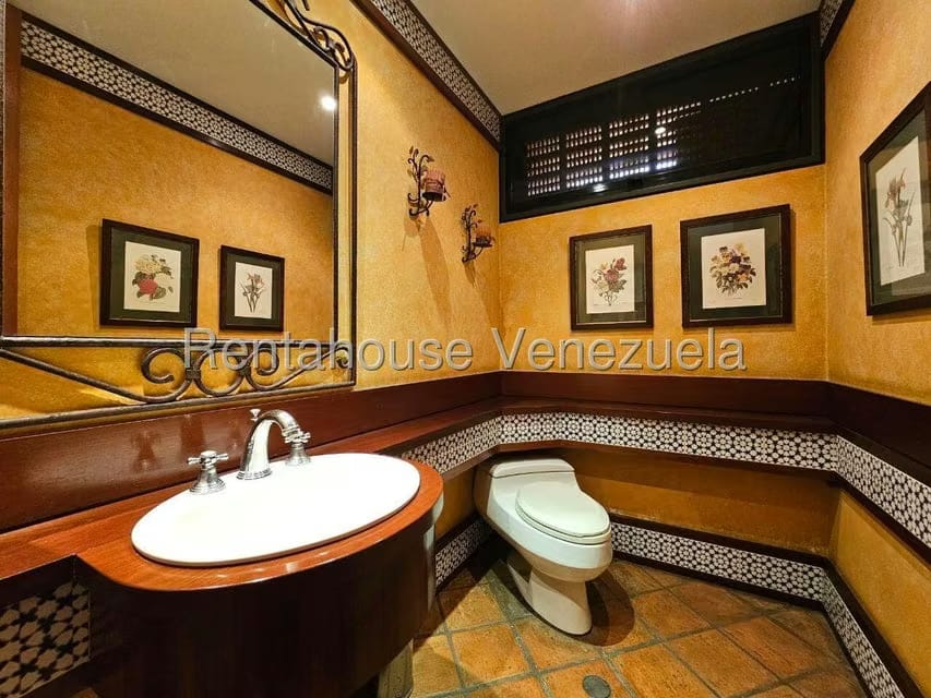 Casa (Duplex) en Venta en La Floresta, Distrito Metropolitano - 23