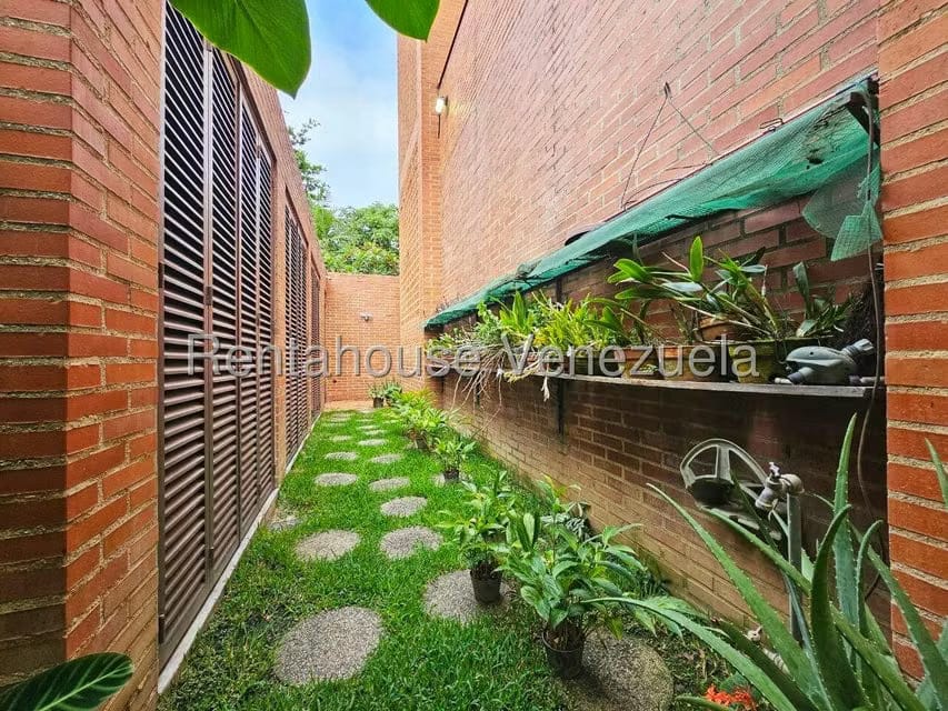 Casa (Duplex) en Venta en La Floresta, Distrito Metropolitano - 36