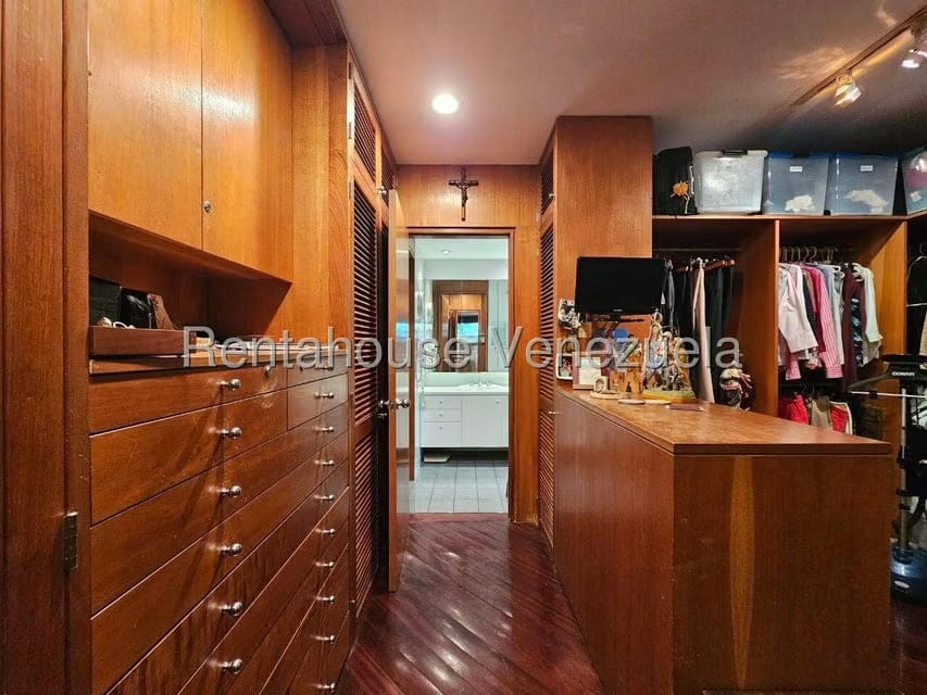 Casa (Duplex) en Venta en La Floresta, Distrito Metropolitano - 57