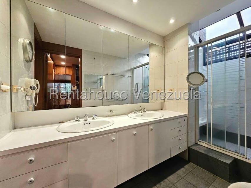 Casa (Duplex) en Venta en La Floresta, Distrito Metropolitano - 58