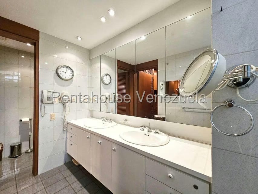 Casa (Duplex) en Venta en La Floresta, Distrito Metropolitano - 59