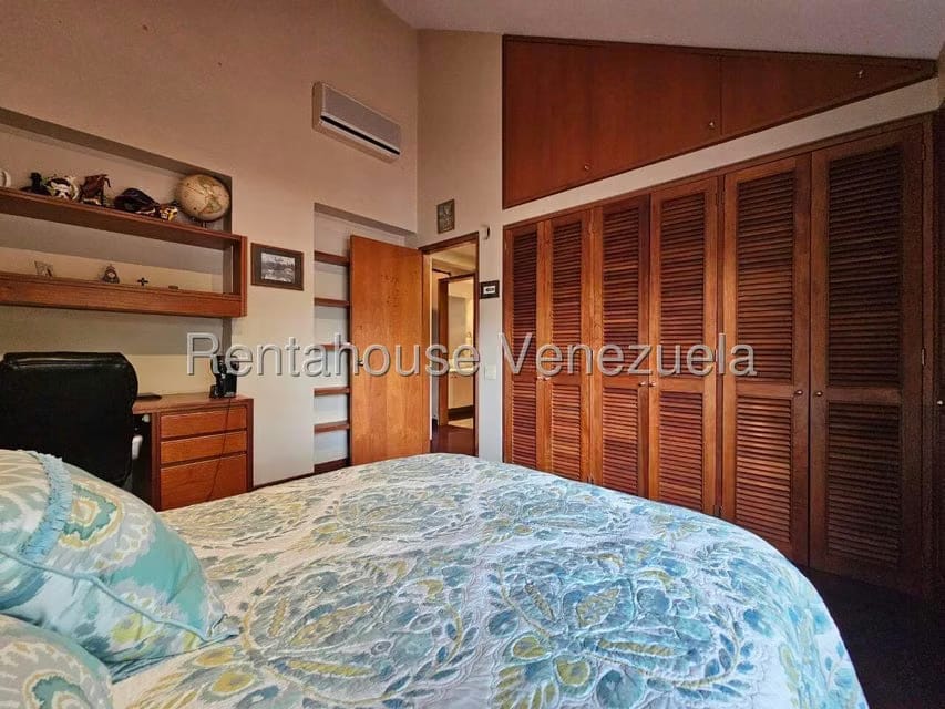 Casa (Duplex) en Venta en La Floresta, Distrito Metropolitano - 70