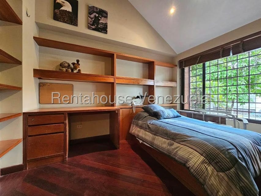 Casa (Duplex) en Venta en La Floresta, Distrito Metropolitano - 71