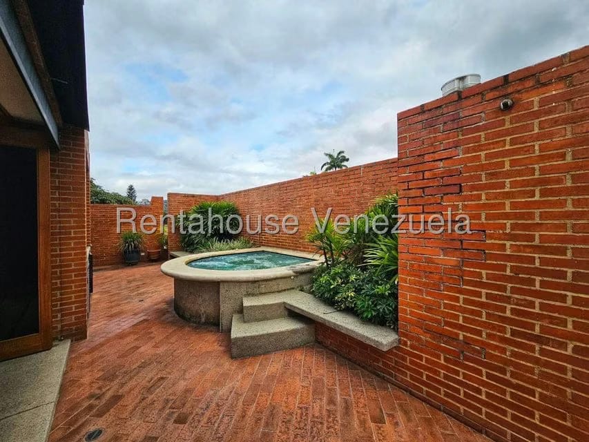 Casa (Duplex) en Venta en La Floresta, Distrito Metropolitano - 82
