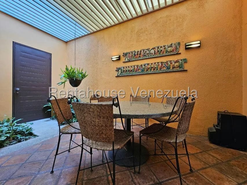 Casa (Duplex) en Venta en La Floresta, Distrito Metropolitano - 86
