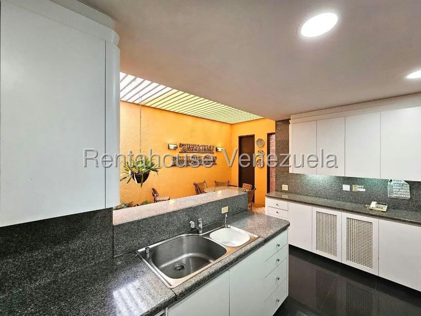 Casa (Duplex) en Venta en La Floresta, Distrito Metropolitano - 93