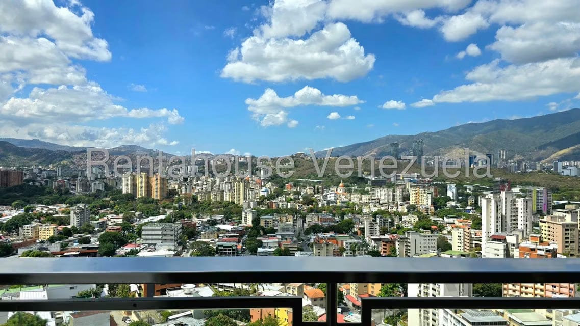 Casa (Multipes Niveles) en Venta en Colinas de Los Chaguaramos, Distrito Metropolitano - 12
