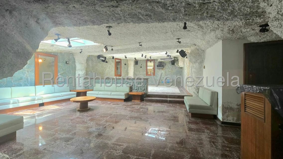 Casa (Multipes Niveles) en Venta en Colinas de Los Chaguaramos, Distrito Metropolitano - 25