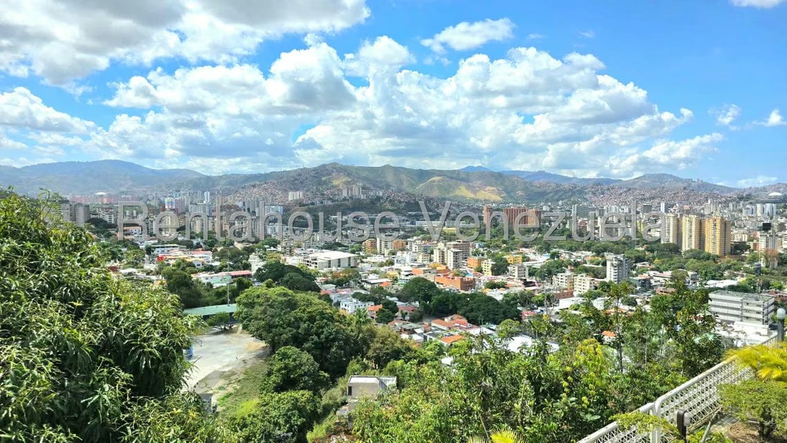 Casa (Multipes Niveles) en Venta en Colinas de Los Chaguaramos, Distrito Metropolitano - 5