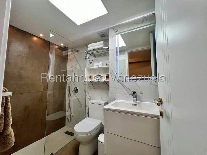 Apartamento (Duplex) en Venta en Los Samanes, Distrito Metropolitano - 21