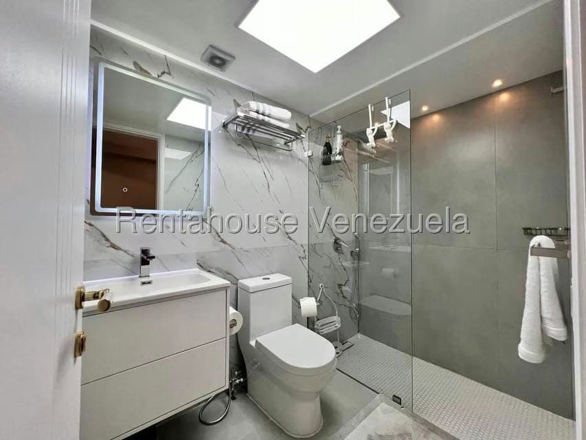 Apartamento (Duplex) en Venta en Los Samanes, Distrito Metropolitano - 27