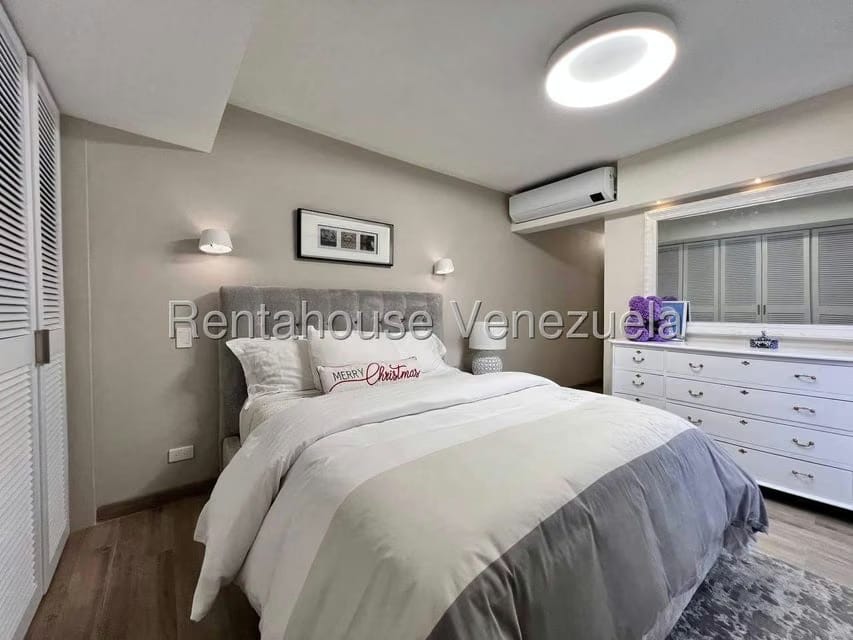 Apartamento (Duplex) en Venta en Los Samanes, Distrito Metropolitano - 28