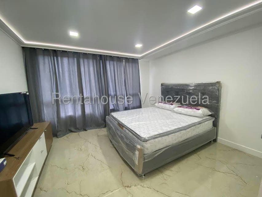Apartamento (1 Nivel) en Alquiler en Escampadero, Distrito Metropolitano - 16
