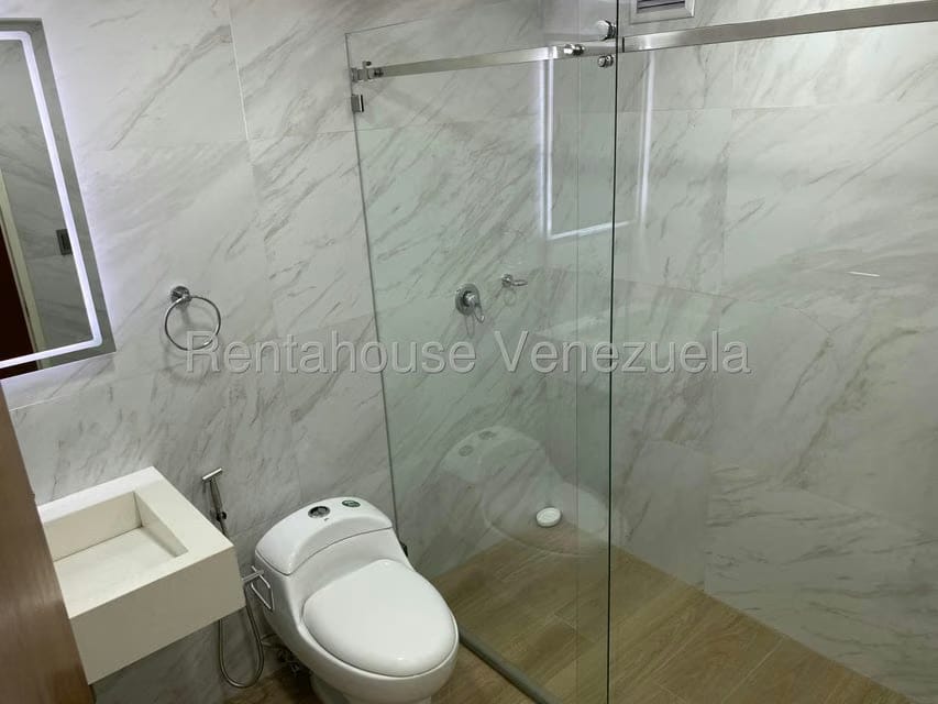 Apartamento (1 Nivel) en Alquiler en Escampadero, Distrito Metropolitano - 18