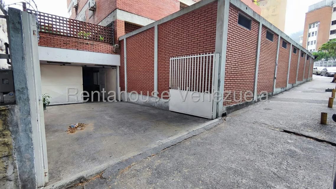 Comercial (Galpon - Deposito) en Venta en San Bernardino, Distrito Metropolitano - 2